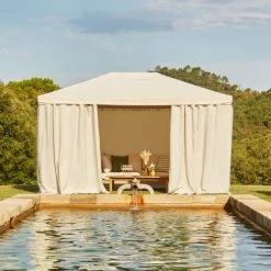 Kerama Pergolas Et Tonnelles Pergola 300×400 Cm Avec Rideaux Beiges Et Moustiquaires -France Parasols Soldes 2022 pergola 300 400 cm avec rideaux beiges et moustiquaires 2